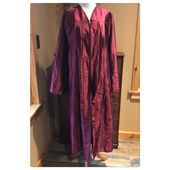 GRADUATION gown (no cap) or Halloween costume OSFM (fits up to 5’10” height) - Picture 2 of 7